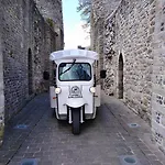 La Maison Ludo * Arrest