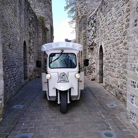 La Maison Ludo * Arrest